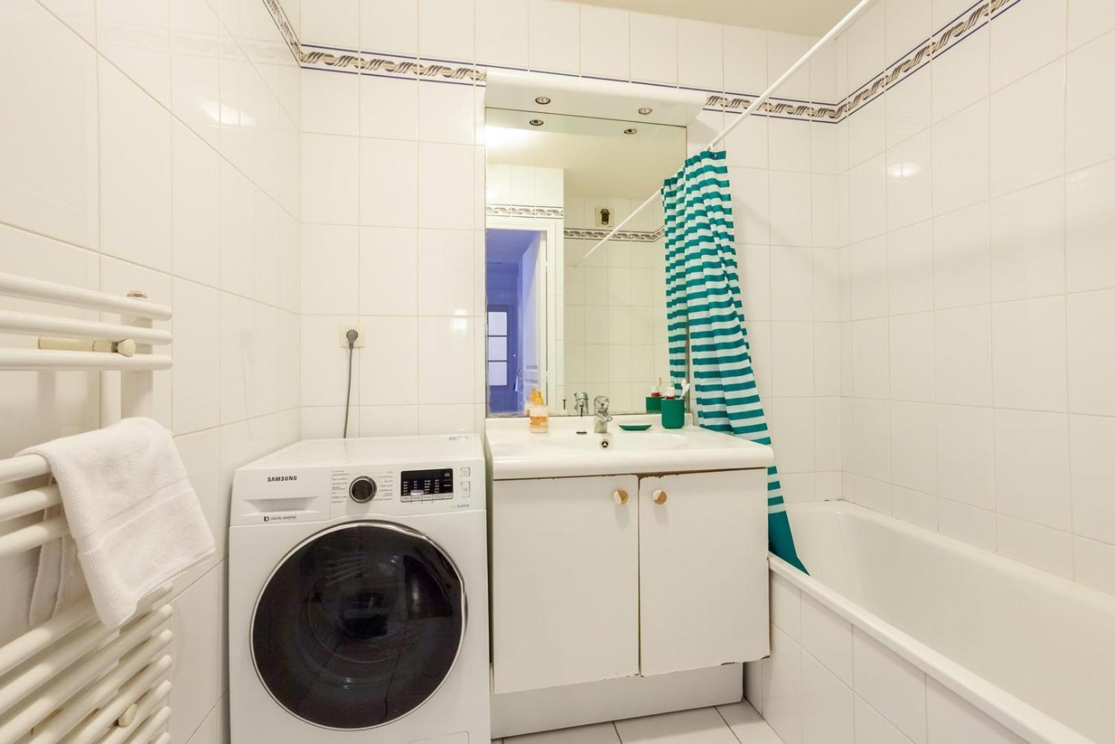 Spacious 1Br | Near City Center & Baby-Friendly! Apartment Лион Екстериор снимка