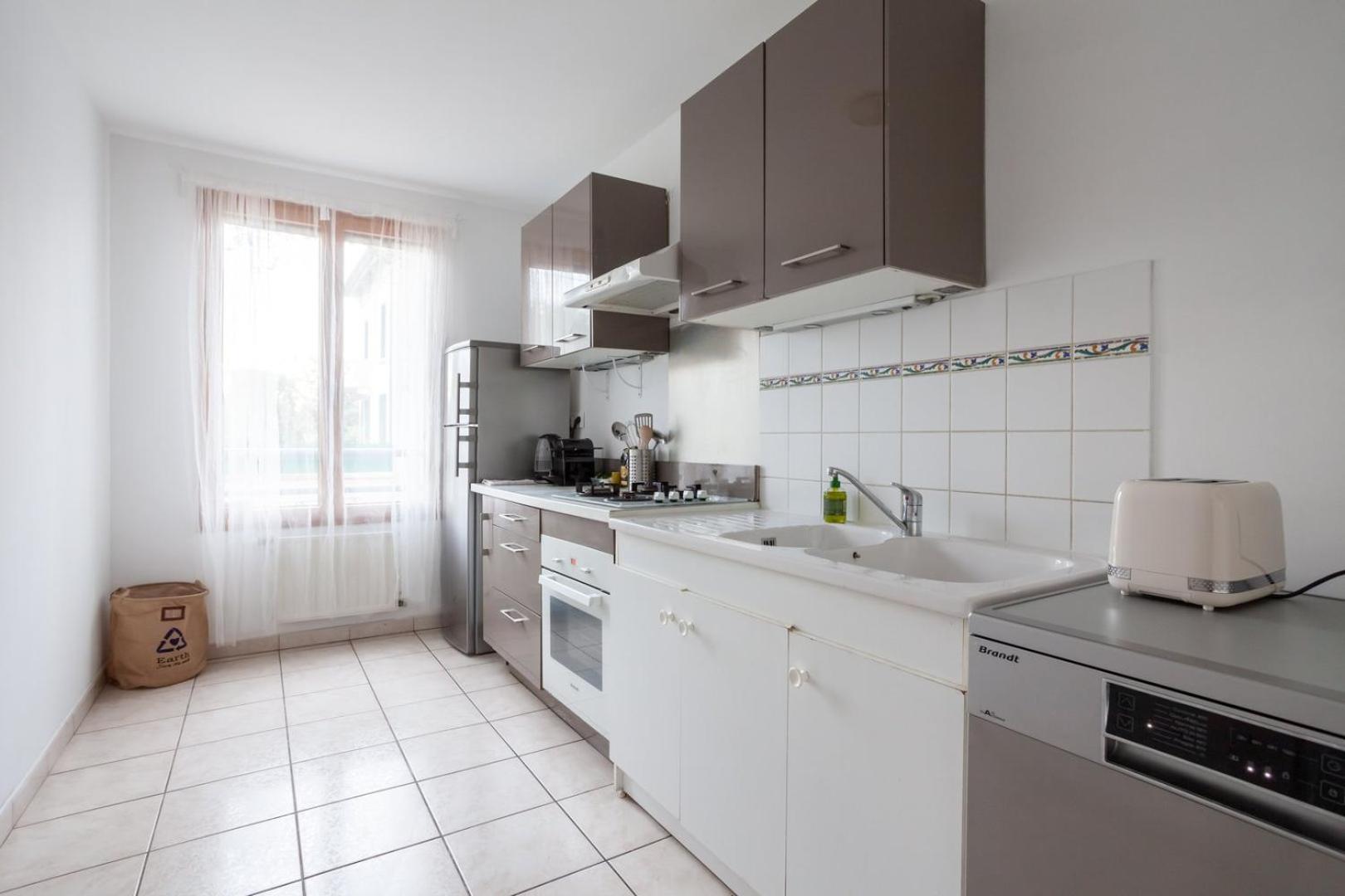 Spacious 1Br | Near City Center & Baby-Friendly! Apartment Лион Екстериор снимка